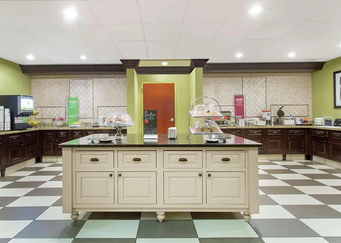 Hampton Inn & Suites Albany-Airport